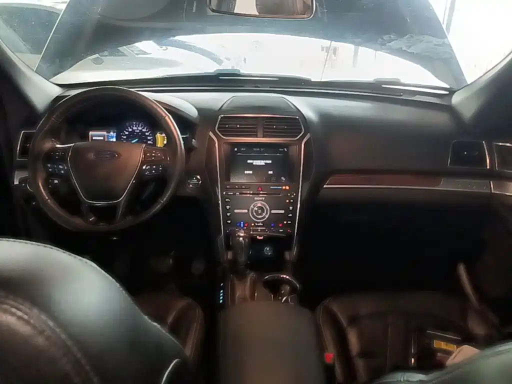 Ford Explorer (Import) — миниатюра 10
