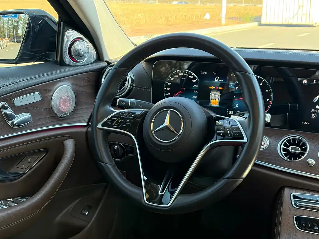 Mercedes-Benz E-Class 2022 — фото 11