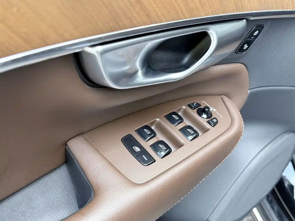 Volvo XC90 2024 — фото 10