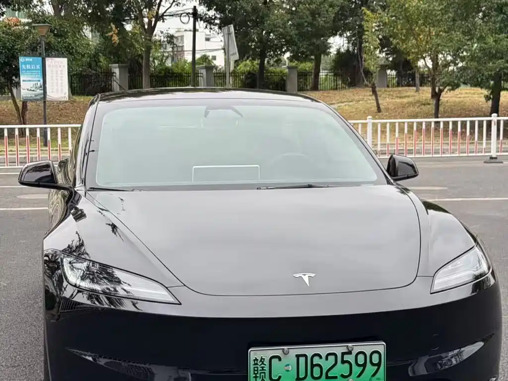 Tesla Model 3 — миниатюра 2