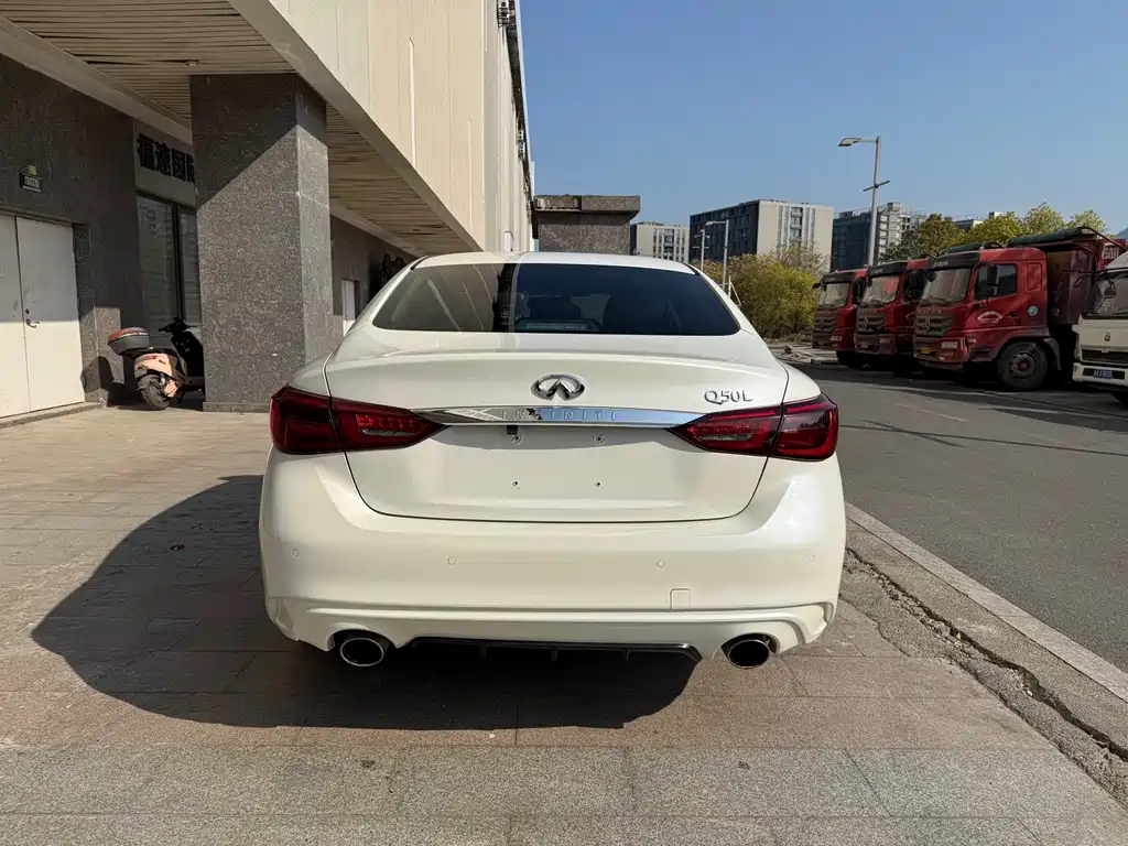 INFINITI Q50L