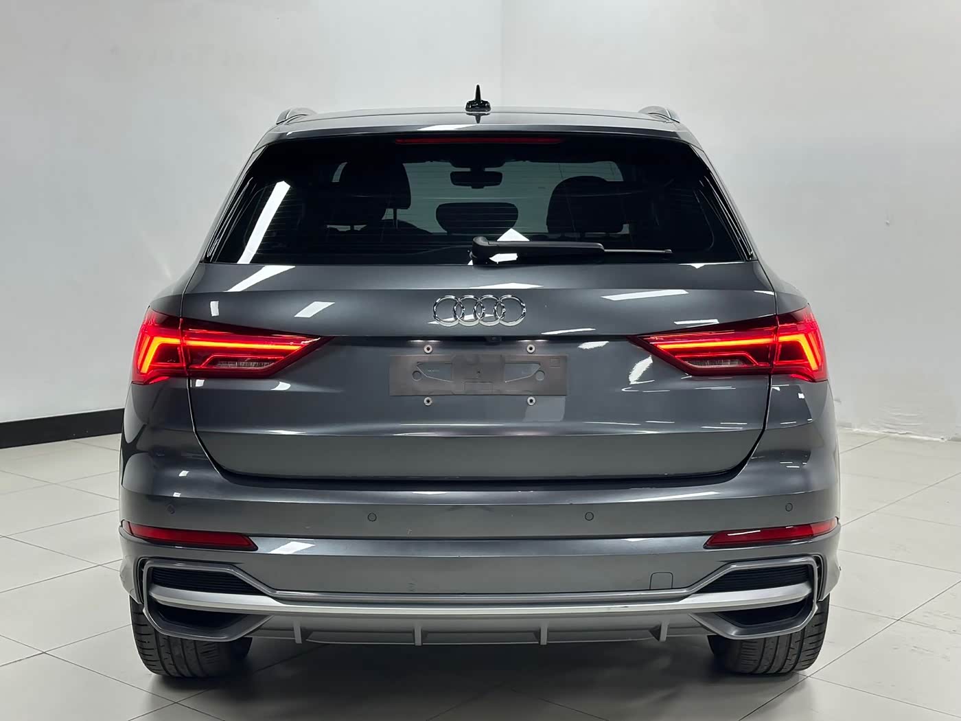 Audi Q3 1.4 л 2022 г. Серебристо-серый, пробег 34000 км