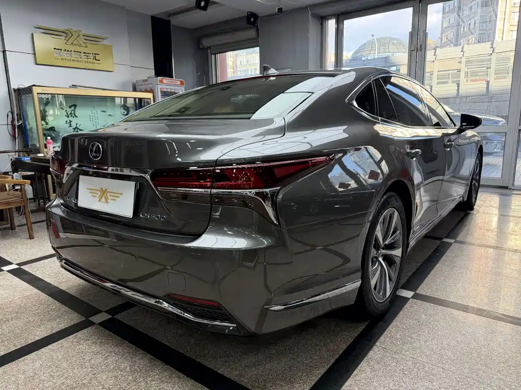 Lexus LS — миниатюра 4