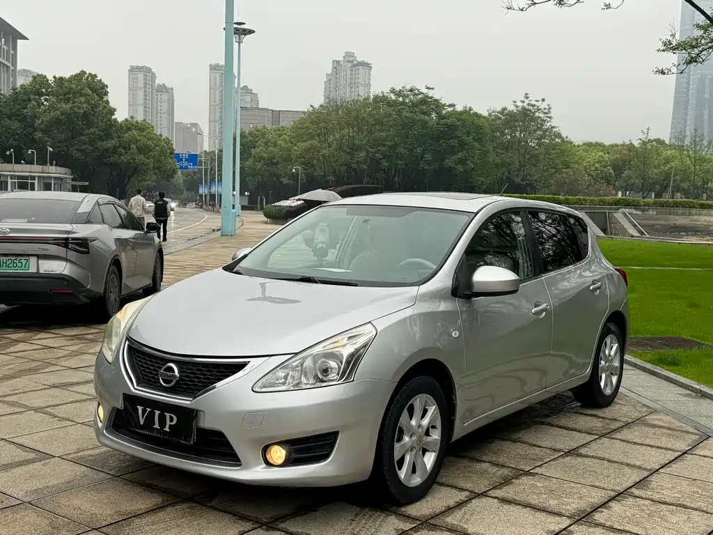 Nissan Tiida 2012