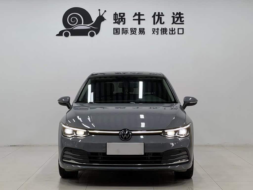 Volkswagen Golf 1.4 л 2022 г. Серебристо-серый, пробег 20000 км