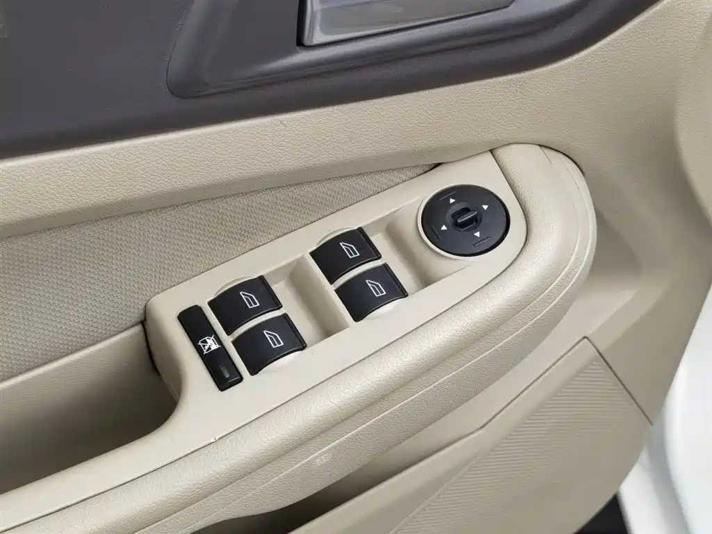 Ford Focus 2013 1.8L MT