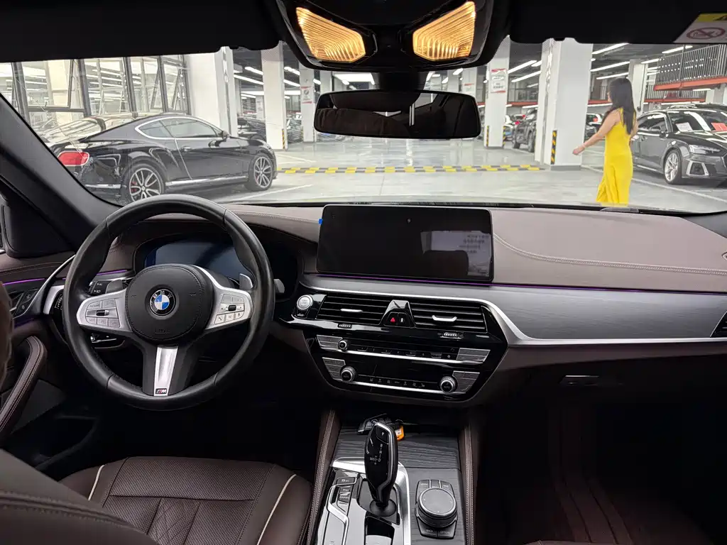 BMW 5 Series — миниатюра 6