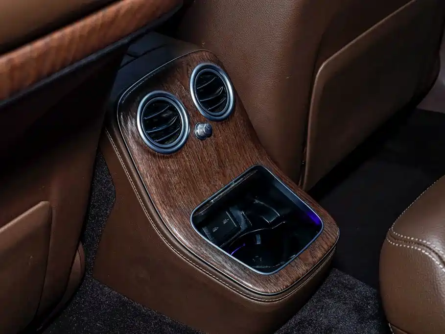 Mercedes-Benz E-Class — миниатюра 10