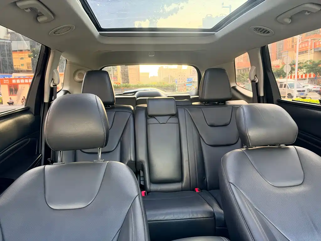 Ford Edge — миниатюра 19
