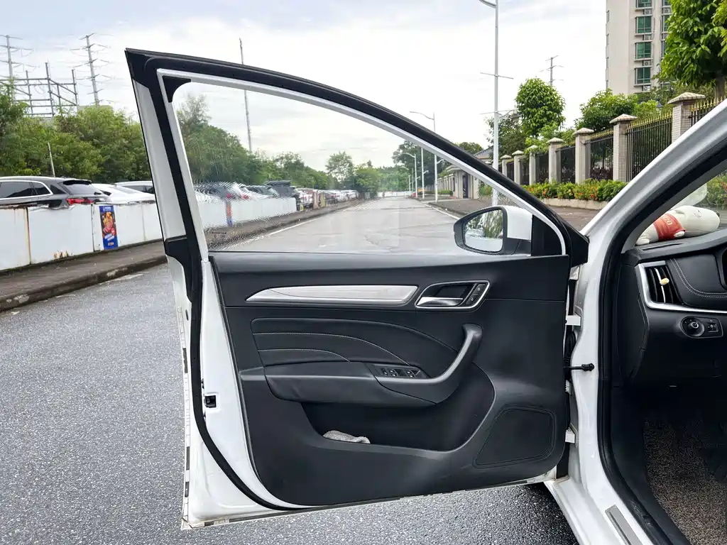 Roewe i6 New Energy — миниатюра 10