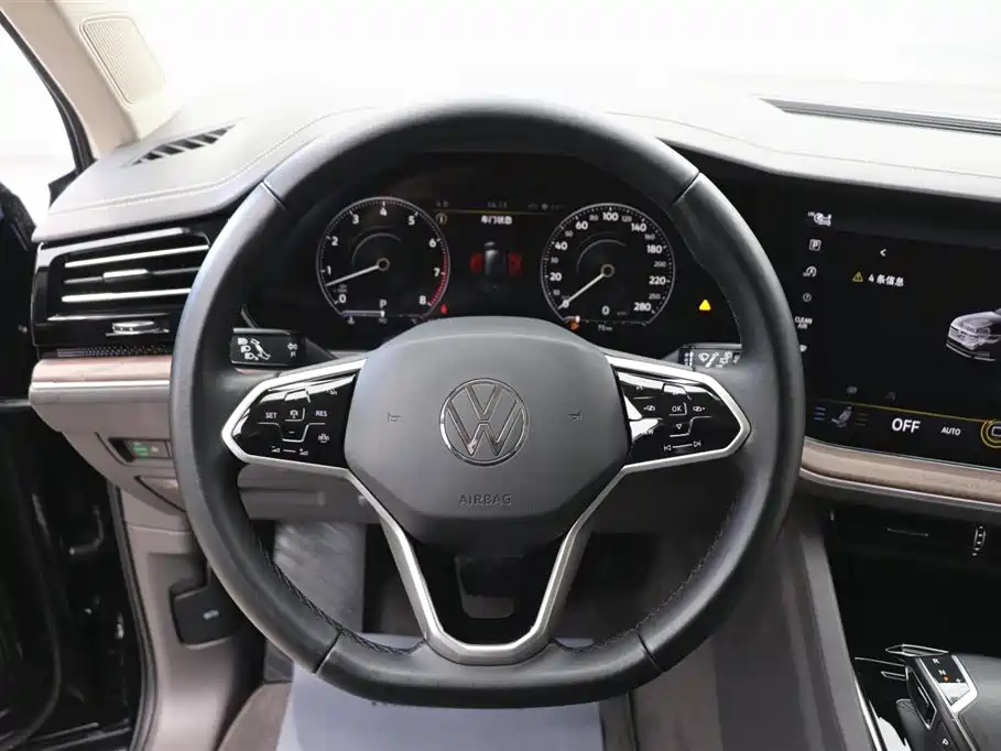 VOLKSWAGEN TOUAREG