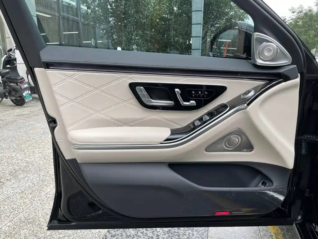Mercedes-Benz S-Class — миниатюра 8
