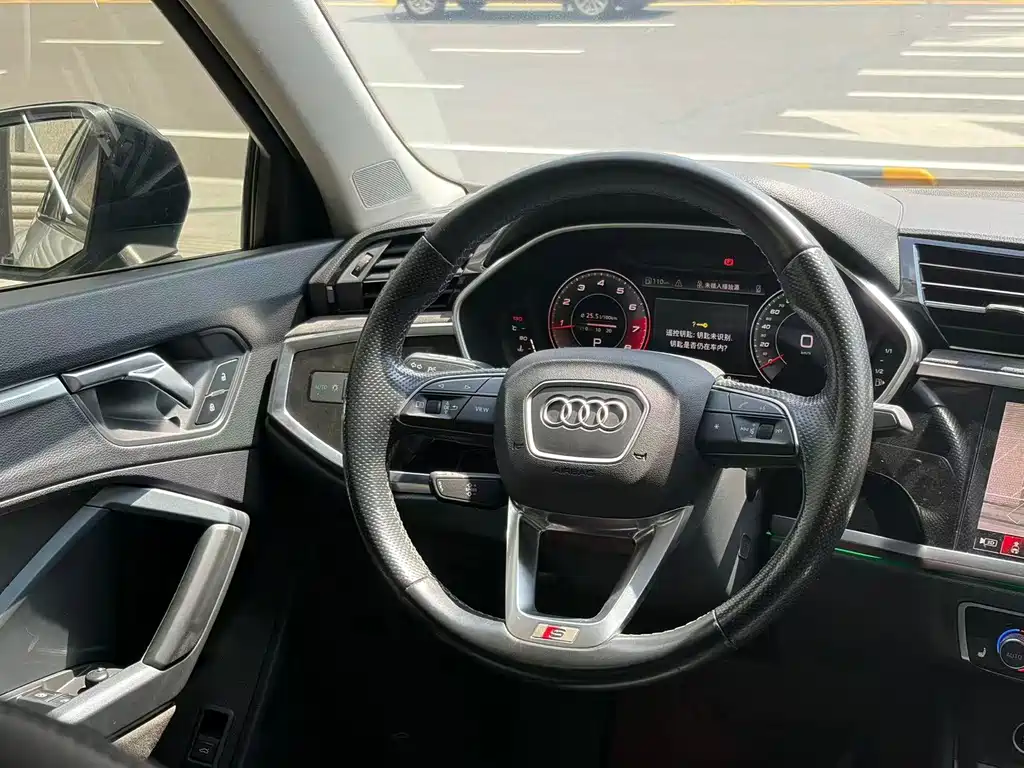 Audi Q3 Sportback — миниатюра 16