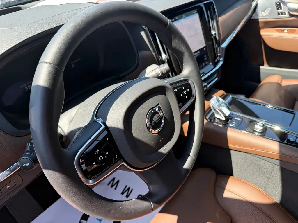 Volvo S90 2025 Luxury