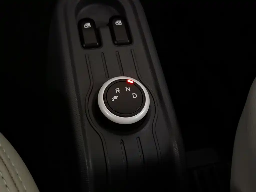 Wuling MINIEV — миниатюра 13