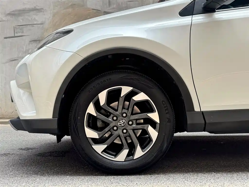 Toyota RAV4 2016 2.5L AT Elite