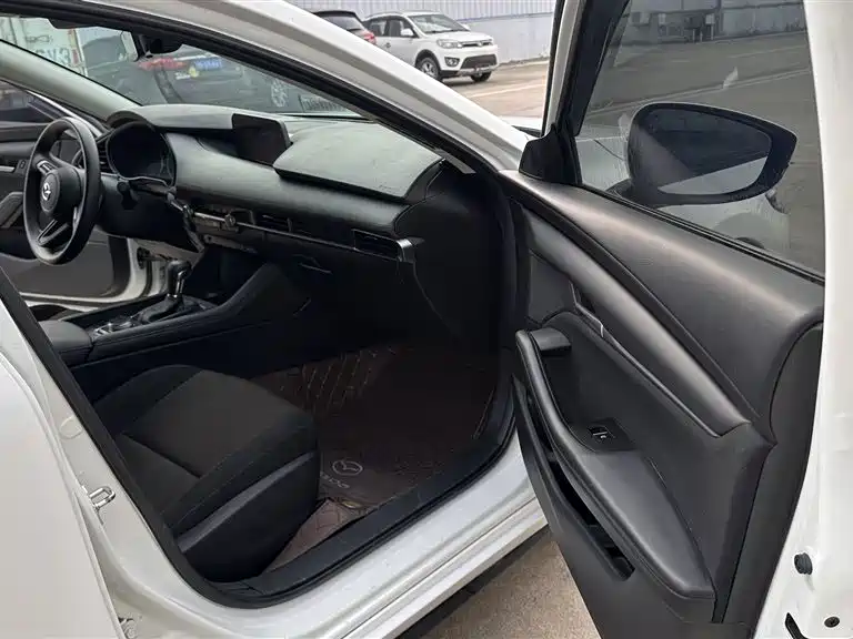Mazda Mazda3 3 2021 2.0L AT