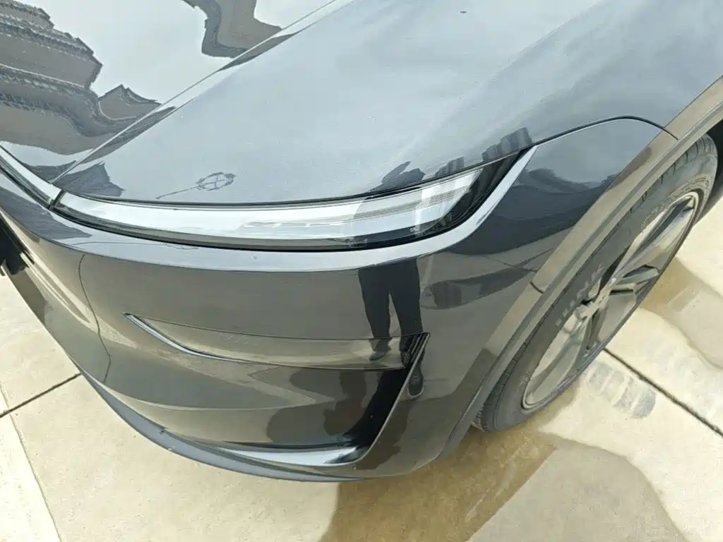 Tesla Model Y — миниатюра 24