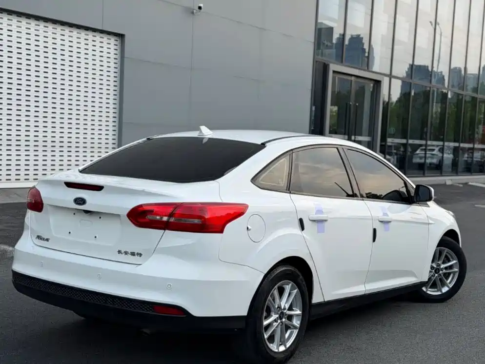 Ford Focus — миниатюра 10