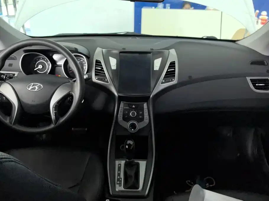 Hyundai Elantra Langdong — миниатюра 12