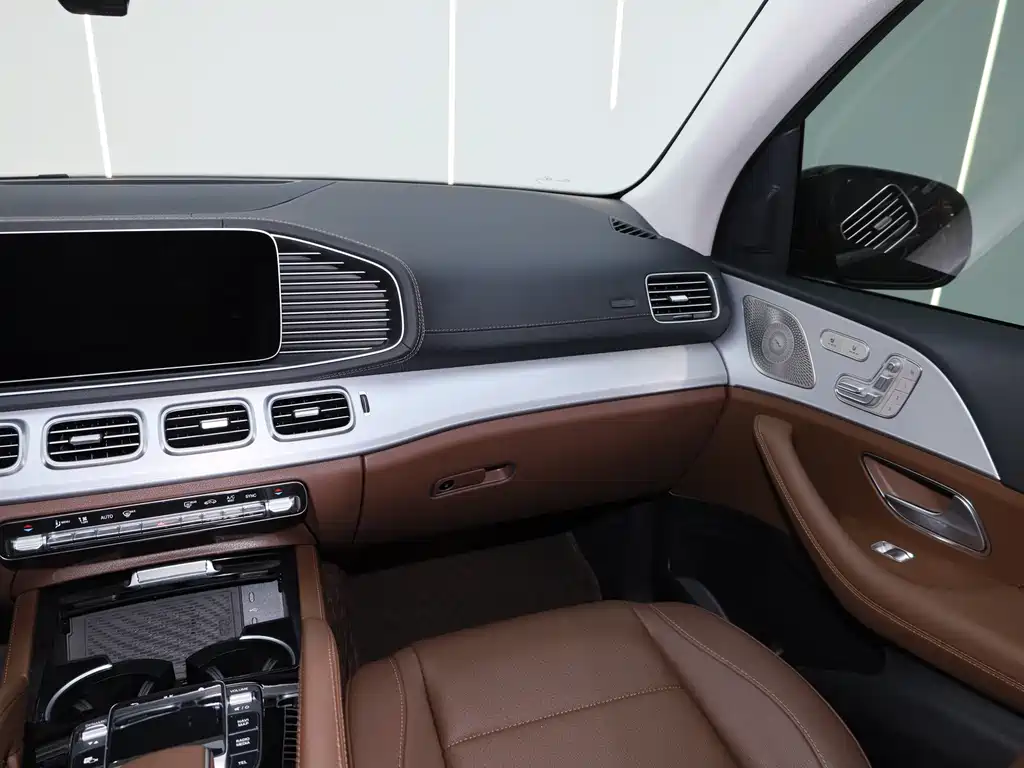 Mercedes-Benz GLS — миниатюра 15