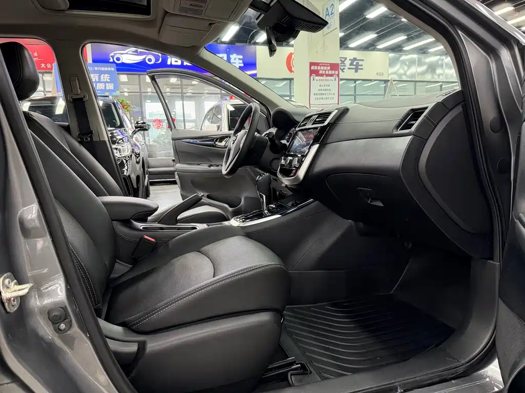 Nissan Tiida — миниатюра 6