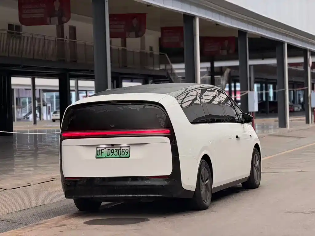 Li Auto Li MEGA — миниатюра 10