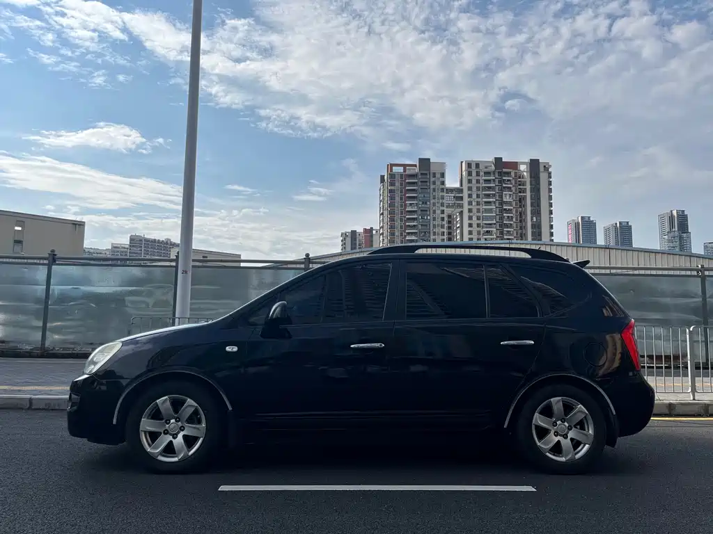 Kia Carens — миниатюра 3