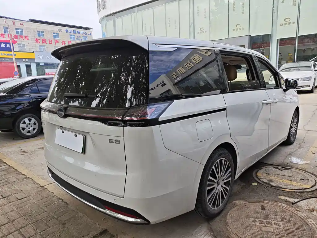 GAC Motor Trumpchi E8 PHEV — миниатюра 3