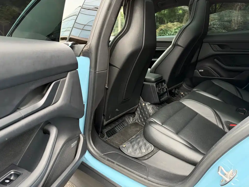 Porsche Taycan — миниатюра 10