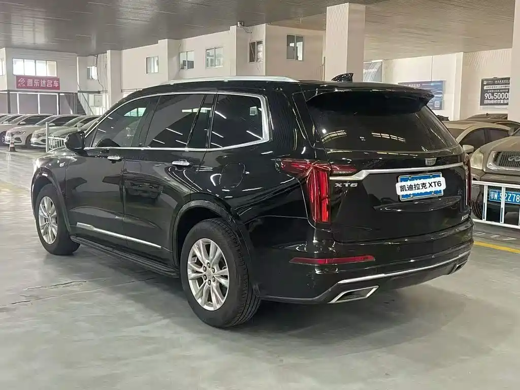 Cadillac XT6 2021 28T мест