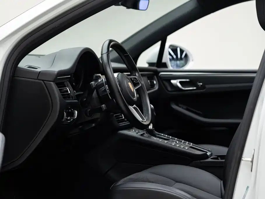 Porsche Macan — миниатюра 8
