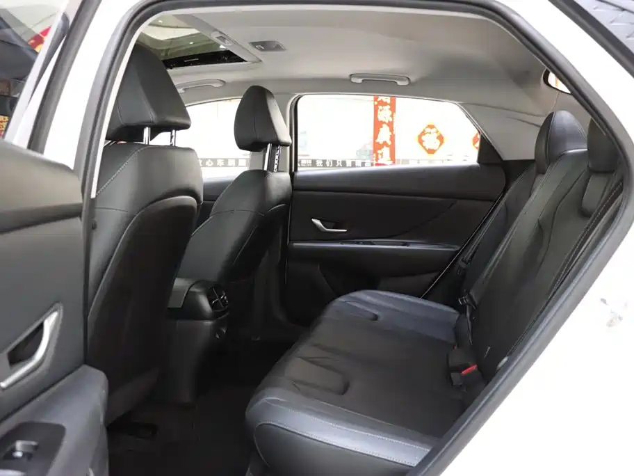 Hyundai Elantra — миниатюра 11