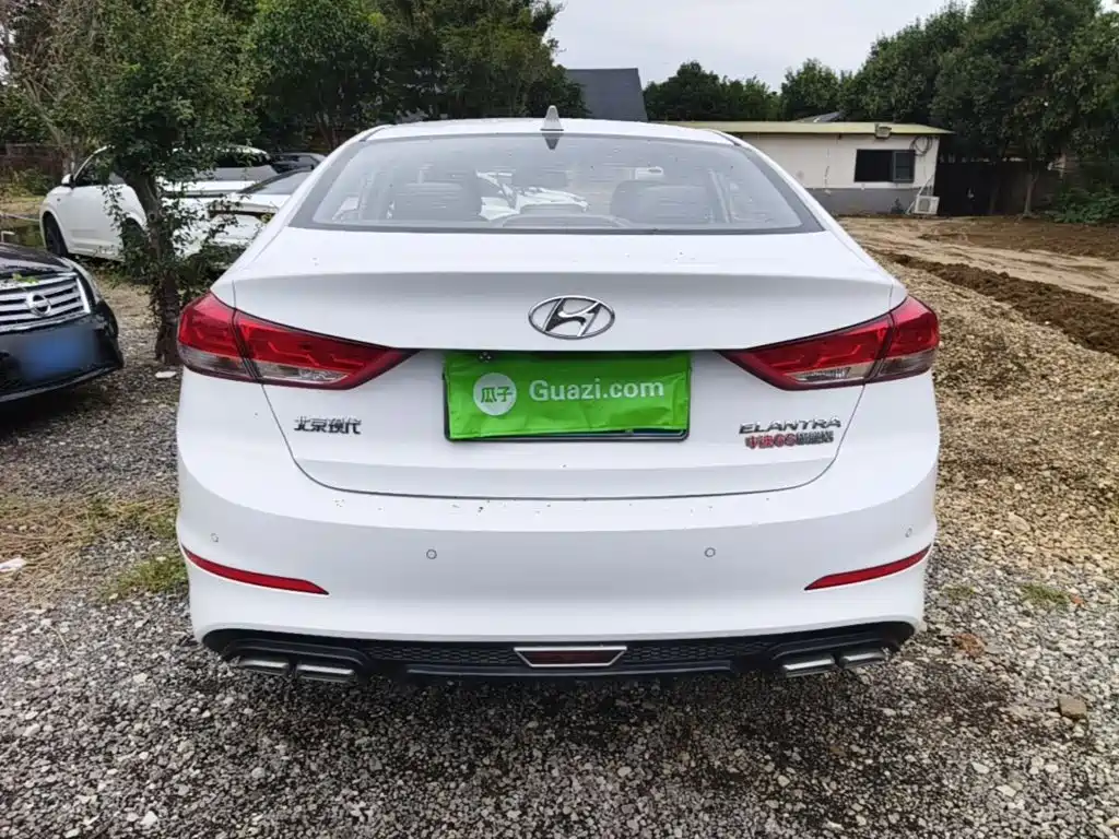 Hyundai Elantra — миниатюра 6