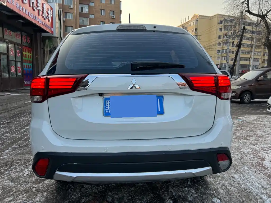 MITSUBISHI OUTLANDER