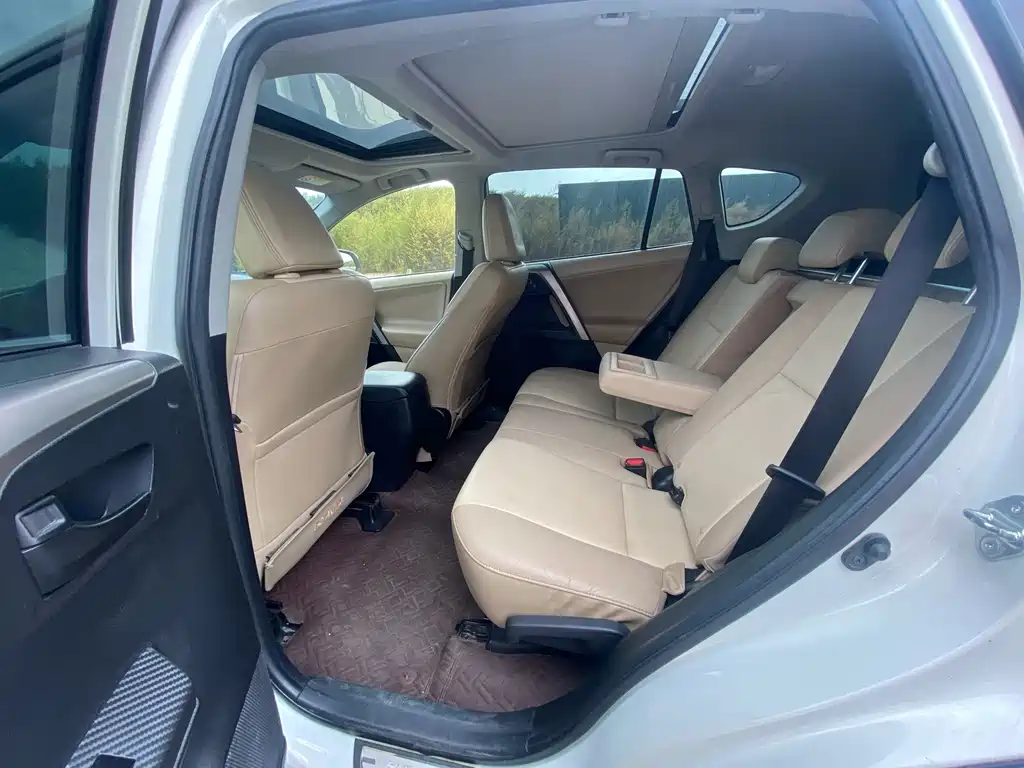 Toyota RAV4 — миниатюра 8