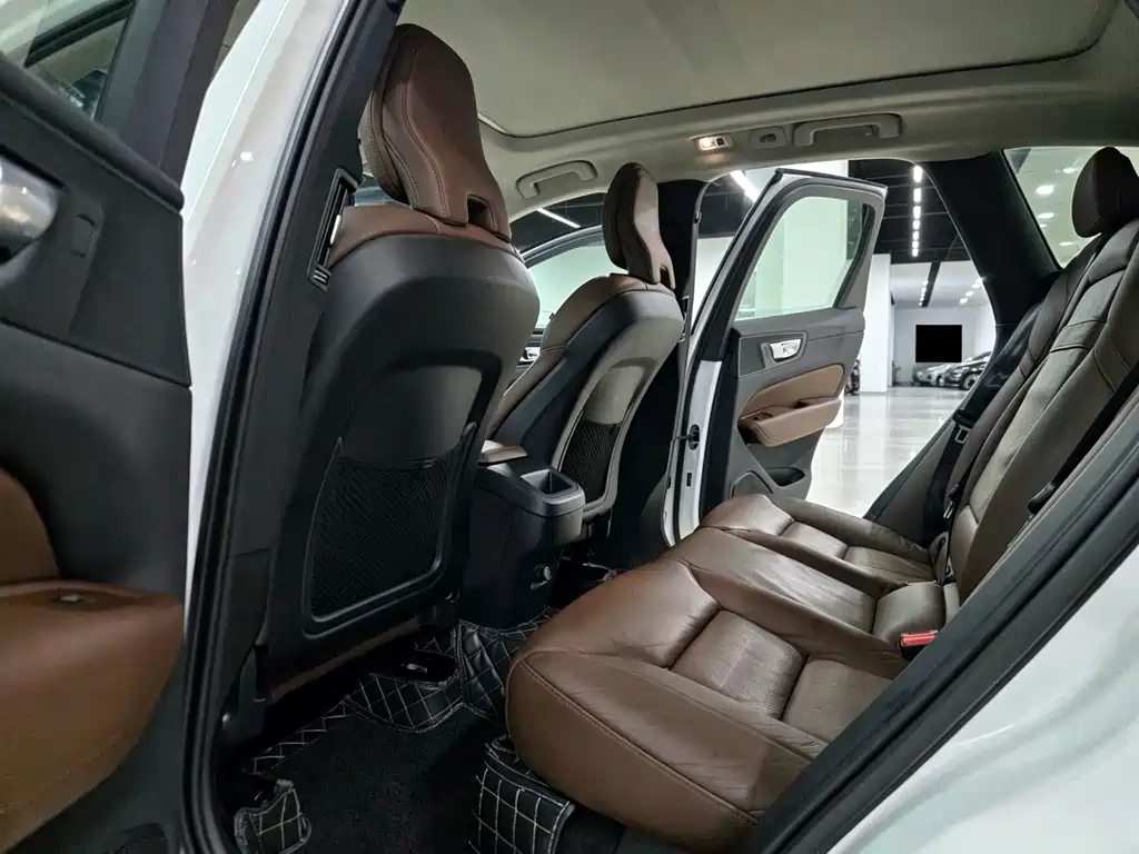 Volvo XC60 — миниатюра 6