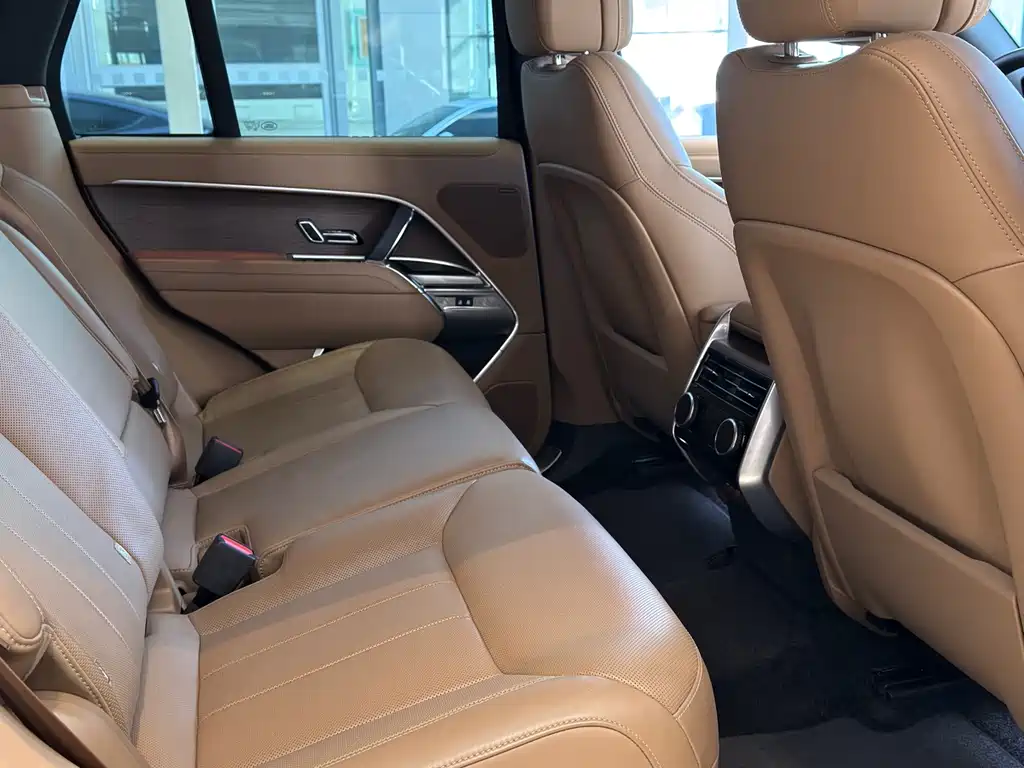 Land Rover Range Rover 2025 3.0 L6 360PS