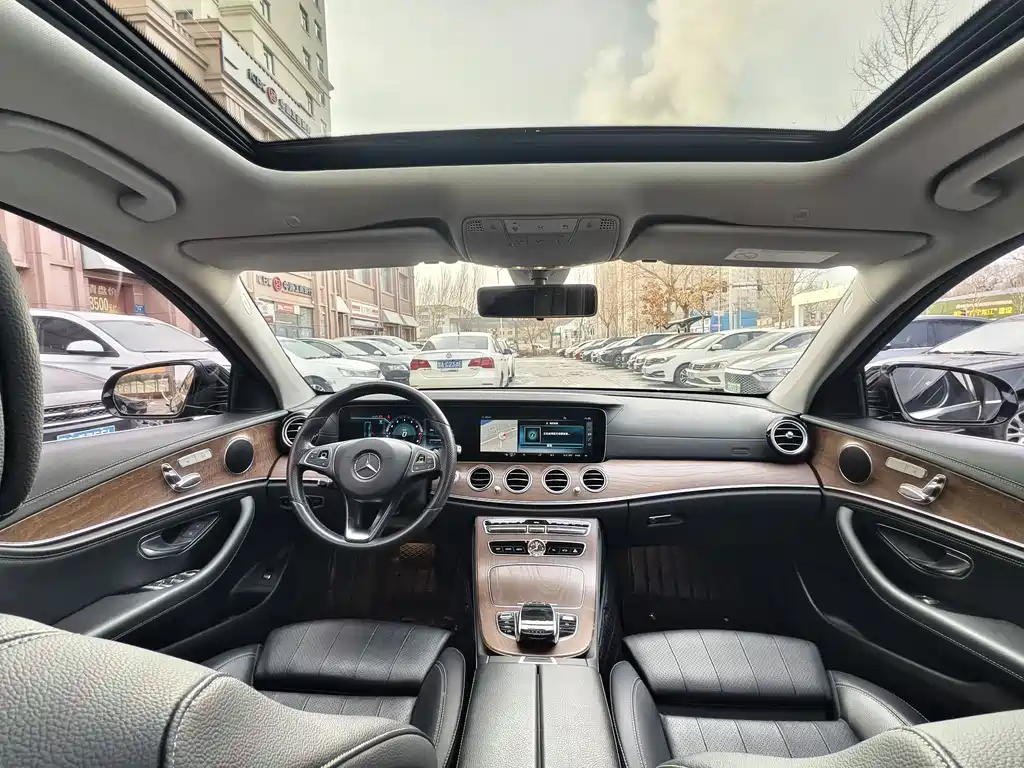 MERCEDES-BENZ E CLASS