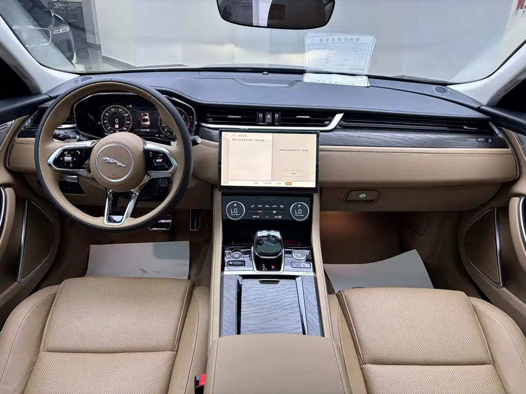 Jaguar XFL — миниатюра 6