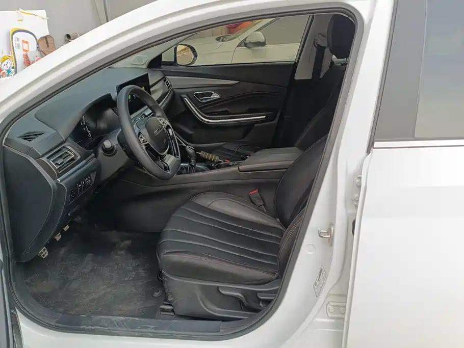BAIC U7 — миниатюра 9