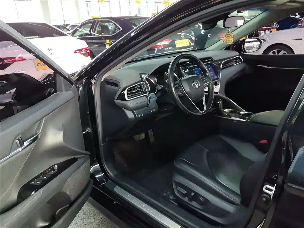 Toyota Camry - фото 12