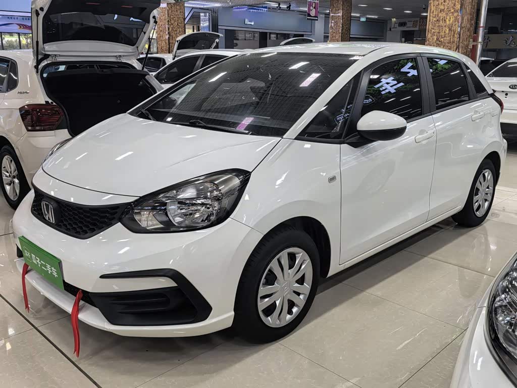 Honda Fit 1.5 л 2023 г. Белый, пробег 26500 км
