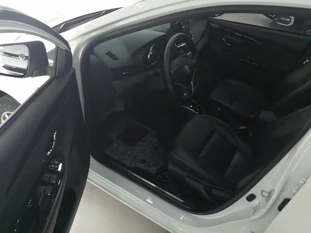Toyota Yaris L 2022 — фото 15