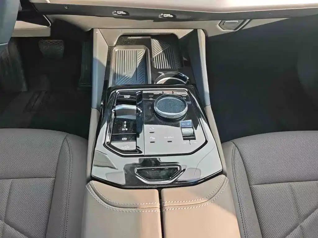 BMW i5 — миниатюра 14
