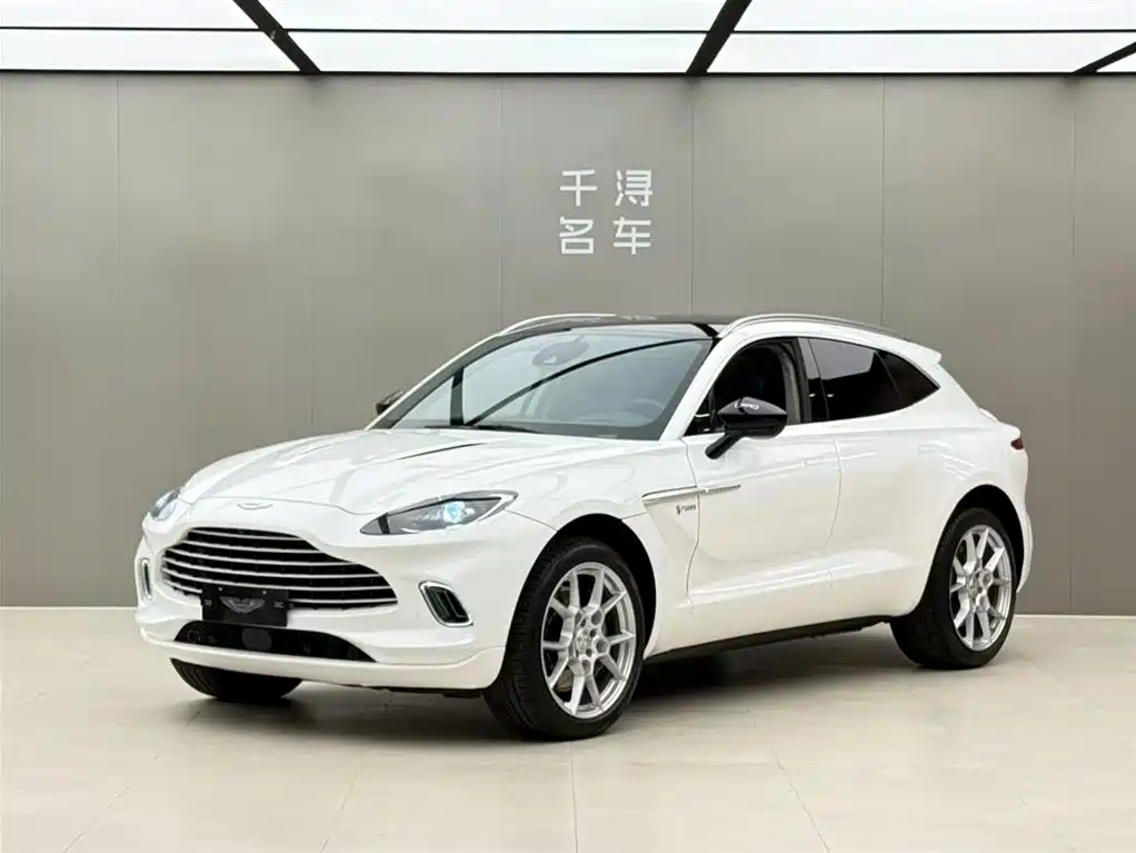 Aston Martin DBX 2021