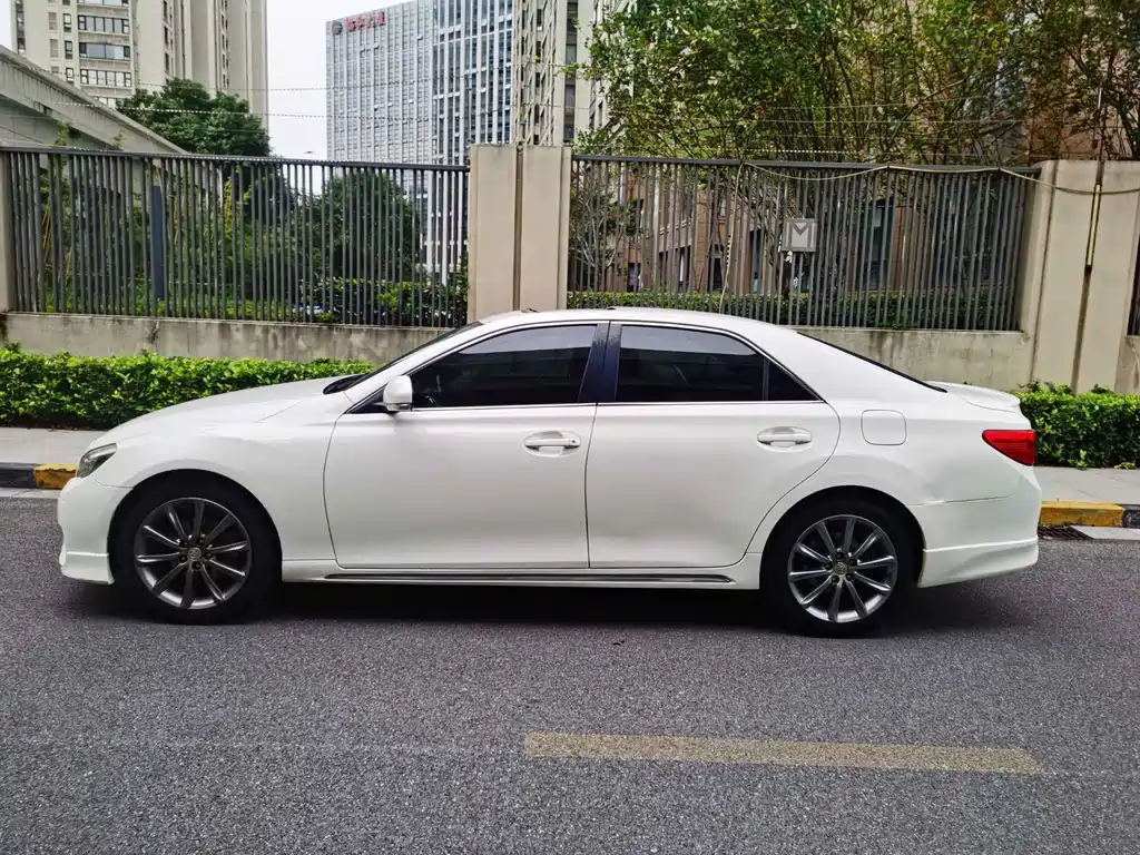 Toyota Reiz — миниатюра 7