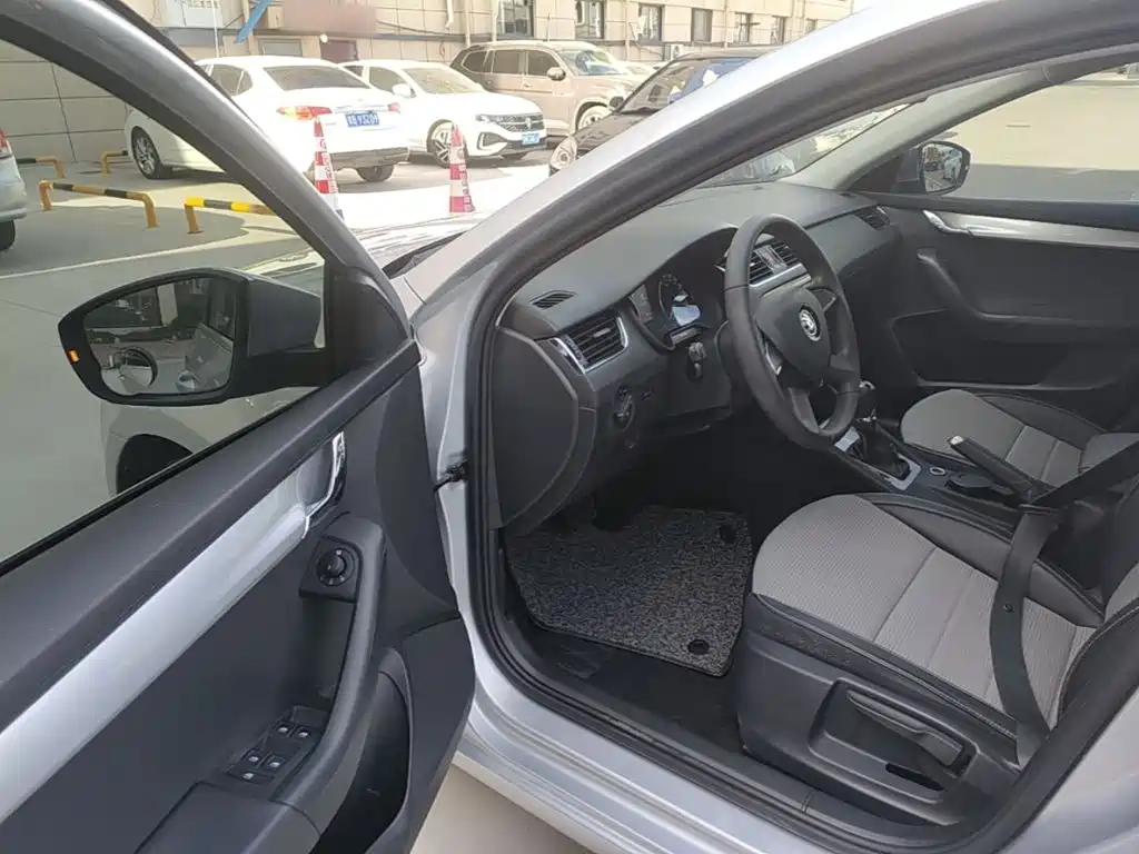 Skoda Octavia — миниатюра 16