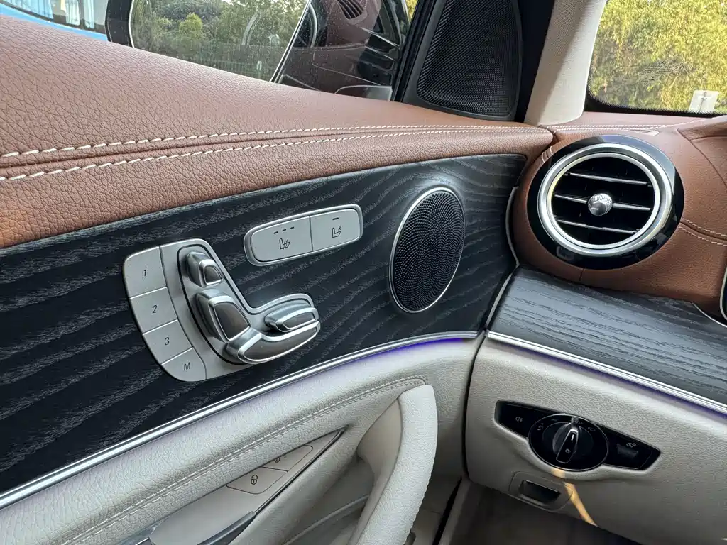 MERCEDES-BENZ E CLASS