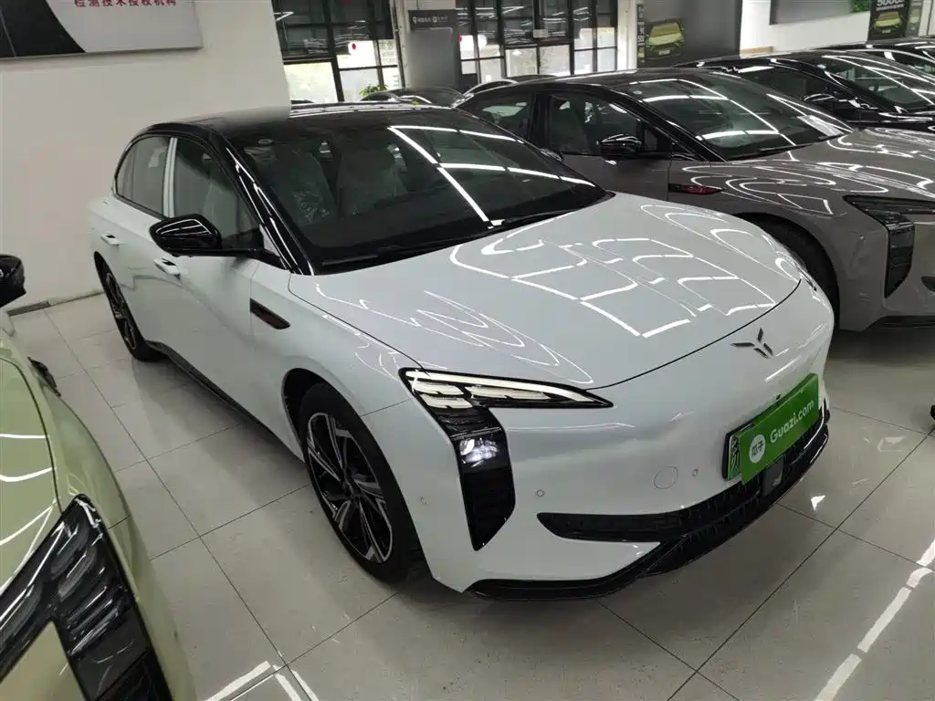 Hongqi EH7 2024 640 Pro+